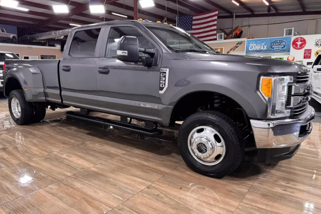 2017 Ford F-350 photo 1