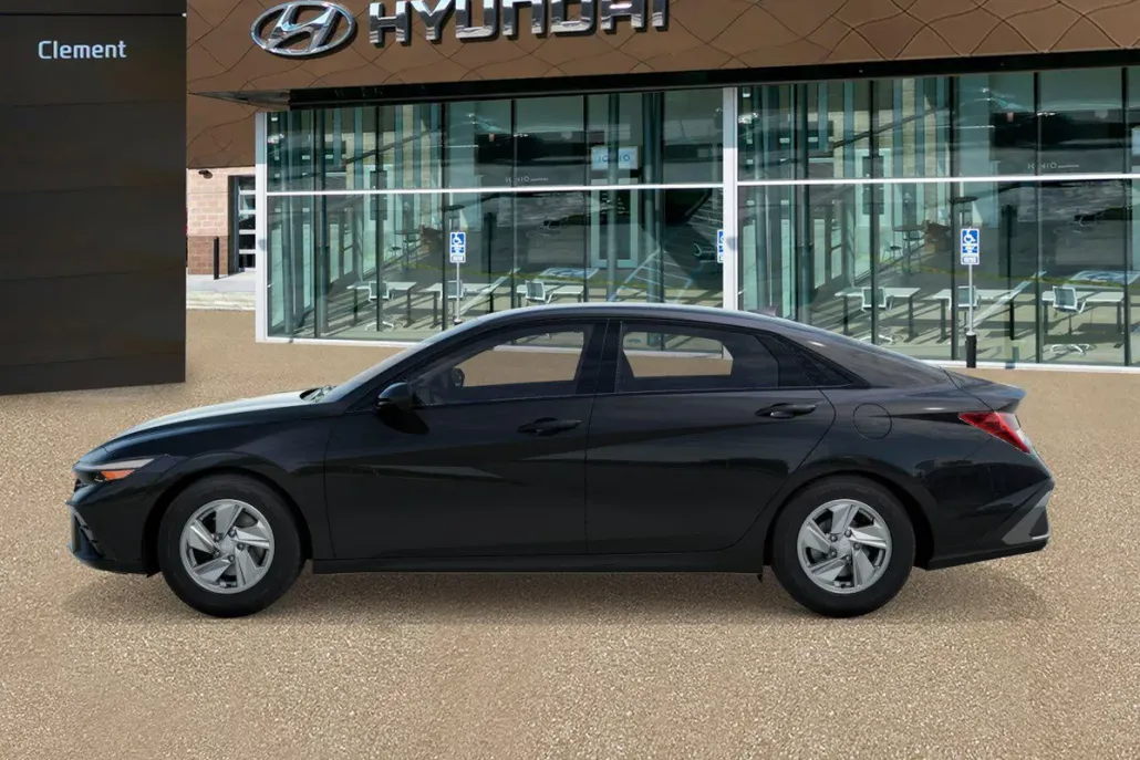 2025 Hyundai Elantra SE photo 1