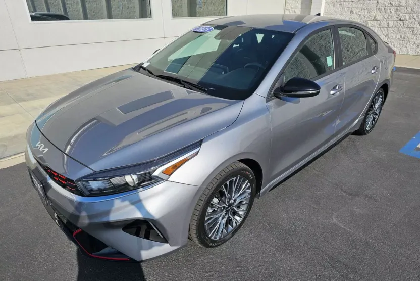 2023 Kia Forte GT-Line photo 1