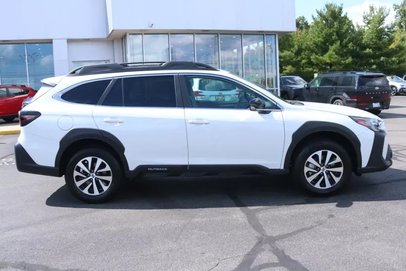 2025 Subaru Outback Premium photo 1
