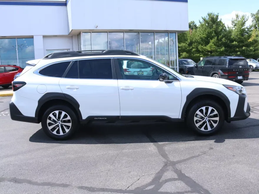 2025 Subaru Outback Premium photo 1