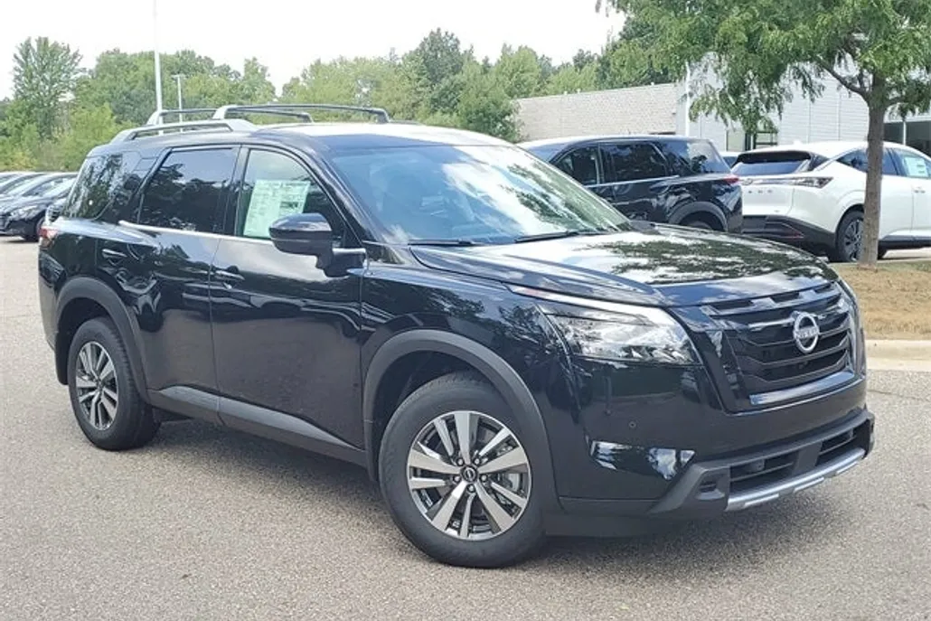 2025 Nissan Pathfinder SL photo 1