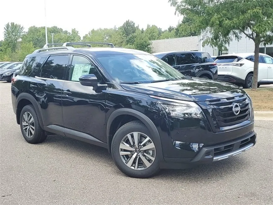 2025 Nissan Pathfinder SL photo 1