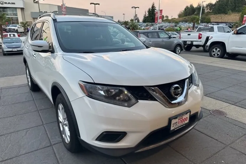 2016 Nissan Rogue SV photo 1