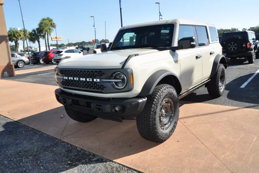 2025 Ford Bronco Badlands photo 1