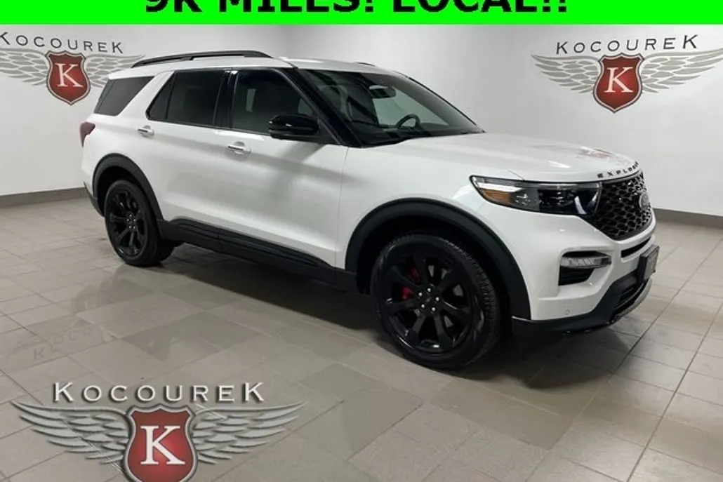 2023 Ford Explorer ST photo 1