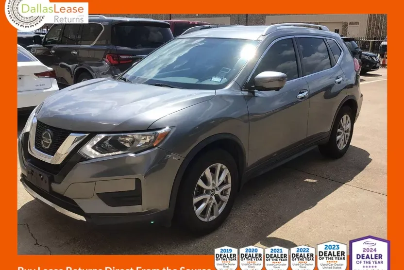 2018 Nissan Rogue SV photo 1