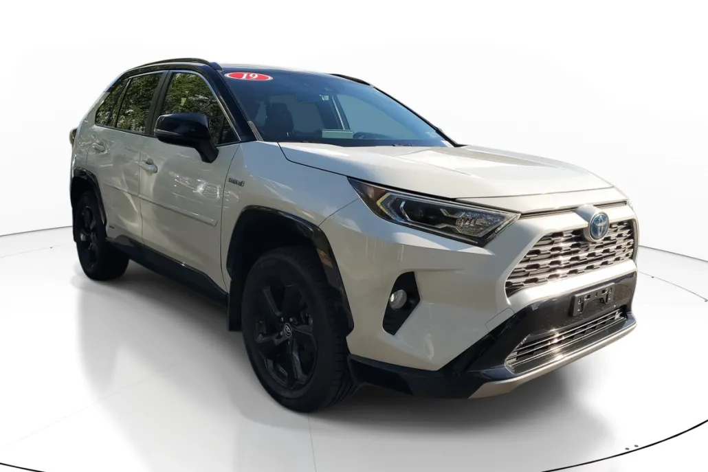 2019 Toyota RAV4 Hybrid XSE photo 1