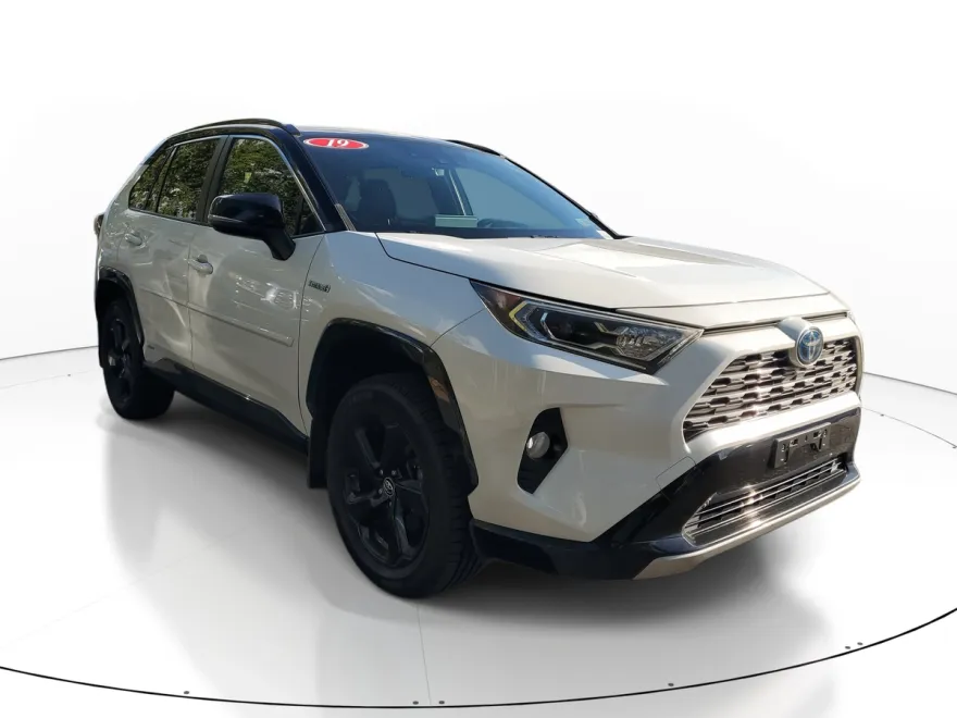 2019 Toyota RAV4 Hybrid XSE photo 1