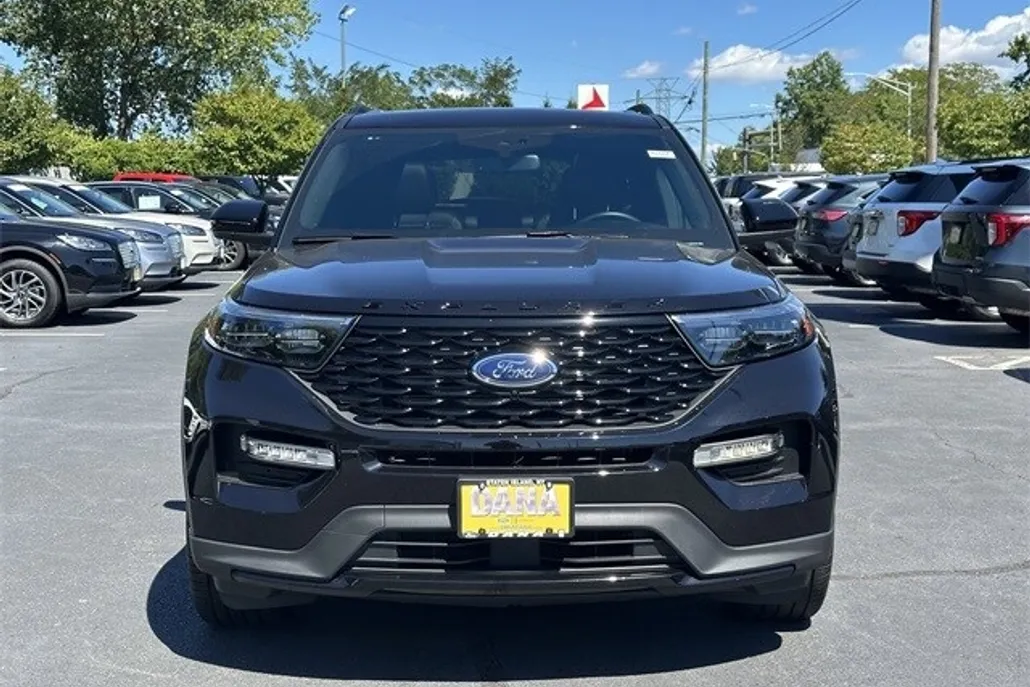 2023 Ford Explorer ST-Line photo 1