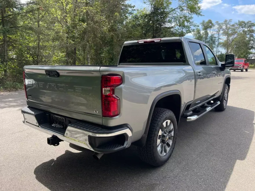 2024 Chevrolet Silverado 3500HD LT photo 1