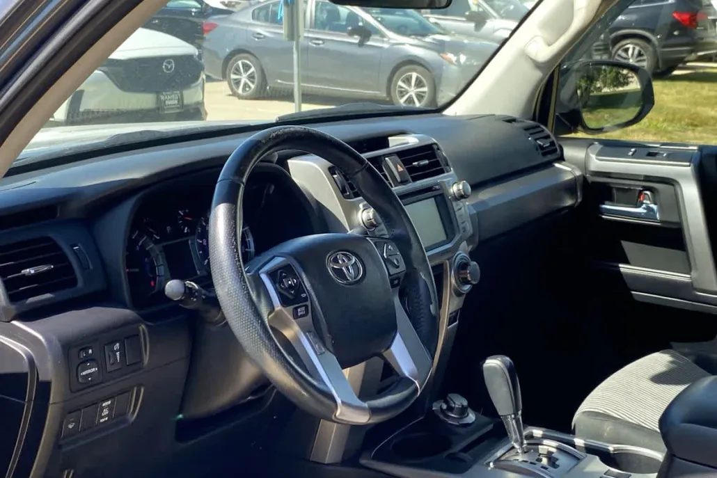 2016 Toyota 4Runner SR5 photo 1
