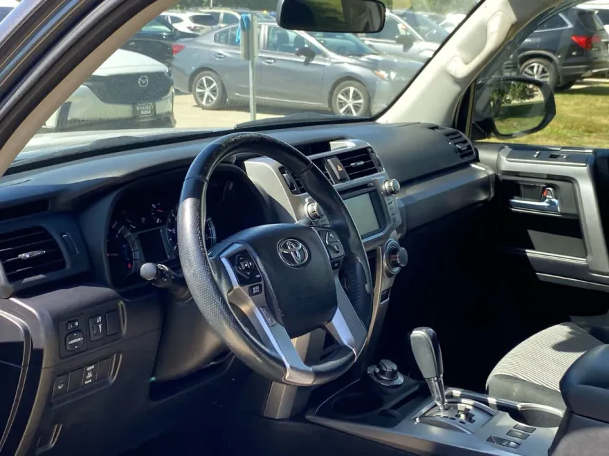 2016 Toyota 4Runner SR5 photo 1
