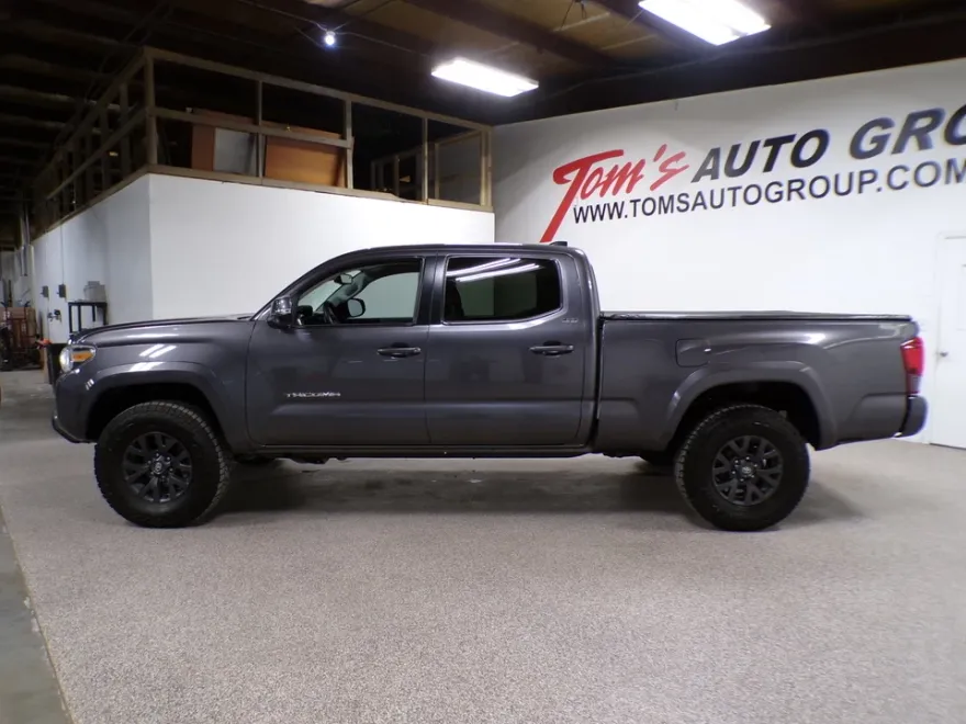 2021 Toyota Tacoma SR5 photo 1