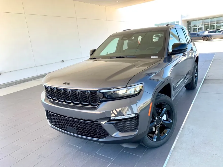 2025 Jeep Grand Cherokee Limited photo 1