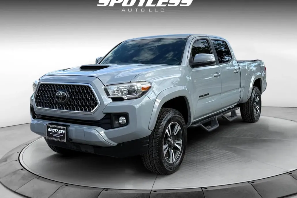 2018 Toyota Tacoma TRD Sport Double Cab V6 photo 1