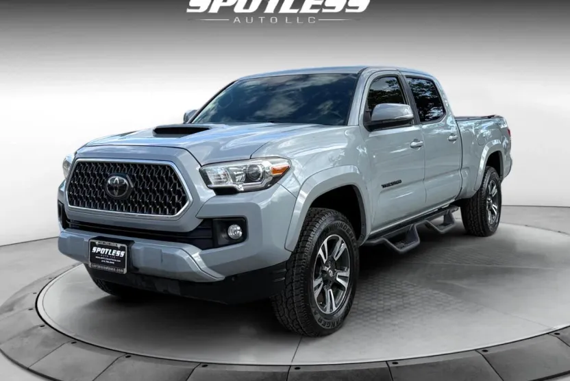 2018 Toyota Tacoma TRD Sport Double Cab V6 photo 1