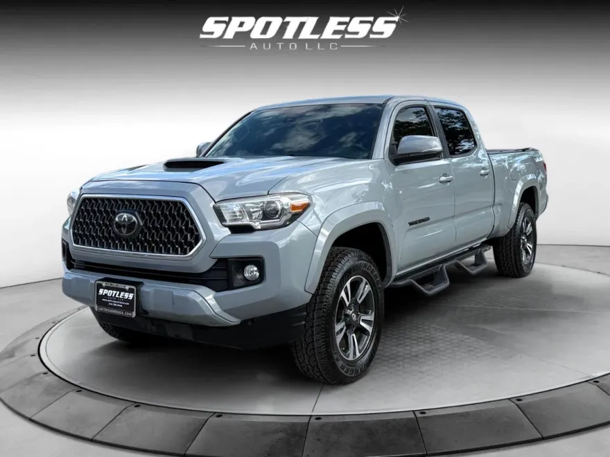 2018 Toyota Tacoma TRD Sport Double Cab V6 photo 1