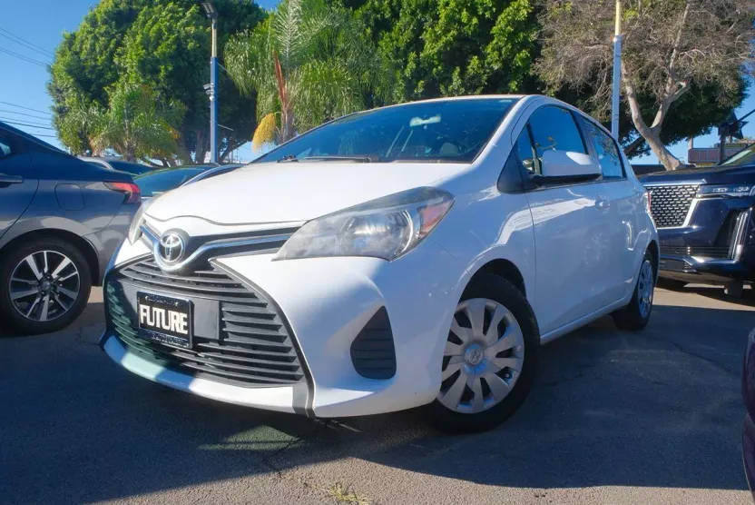 2015 Toyota Yaris photo 1