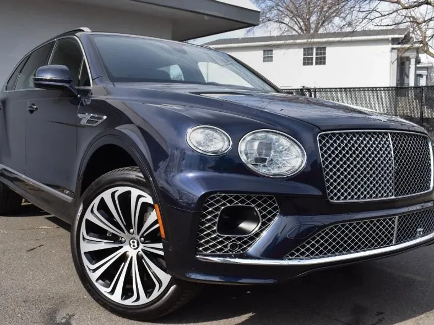2021 Bentley Bentayga V8 photo 1