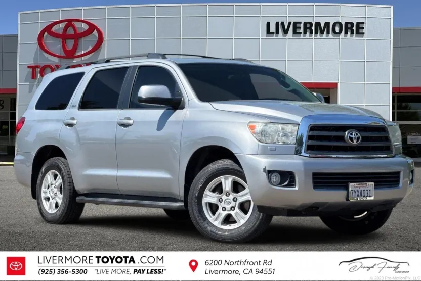 2016 Toyota Sequoia SR5 photo 1