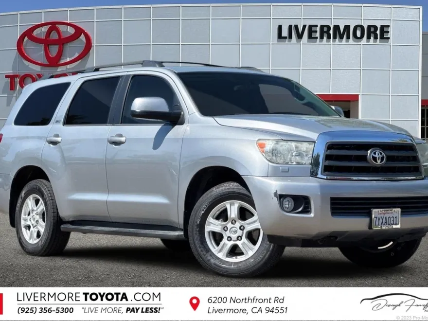 2016 Toyota Sequoia SR5 photo 1