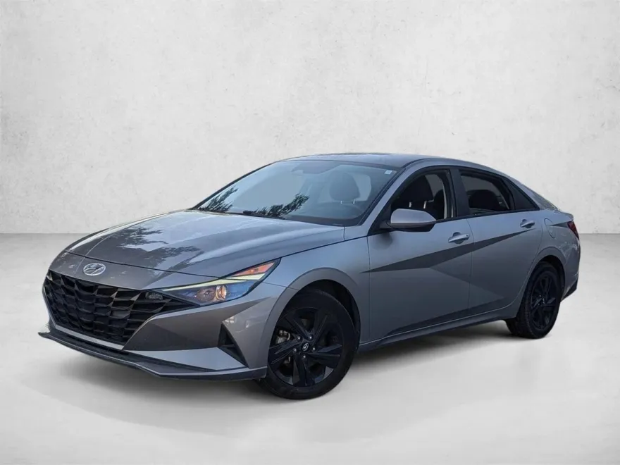 2023 Hyundai Elantra SEL photo 1