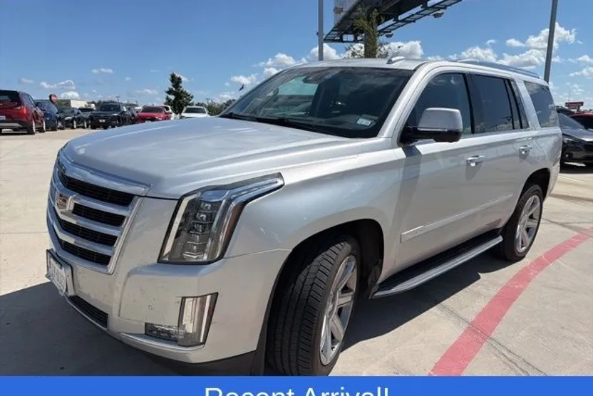 2016 Cadillac Escalade Luxury photo 1