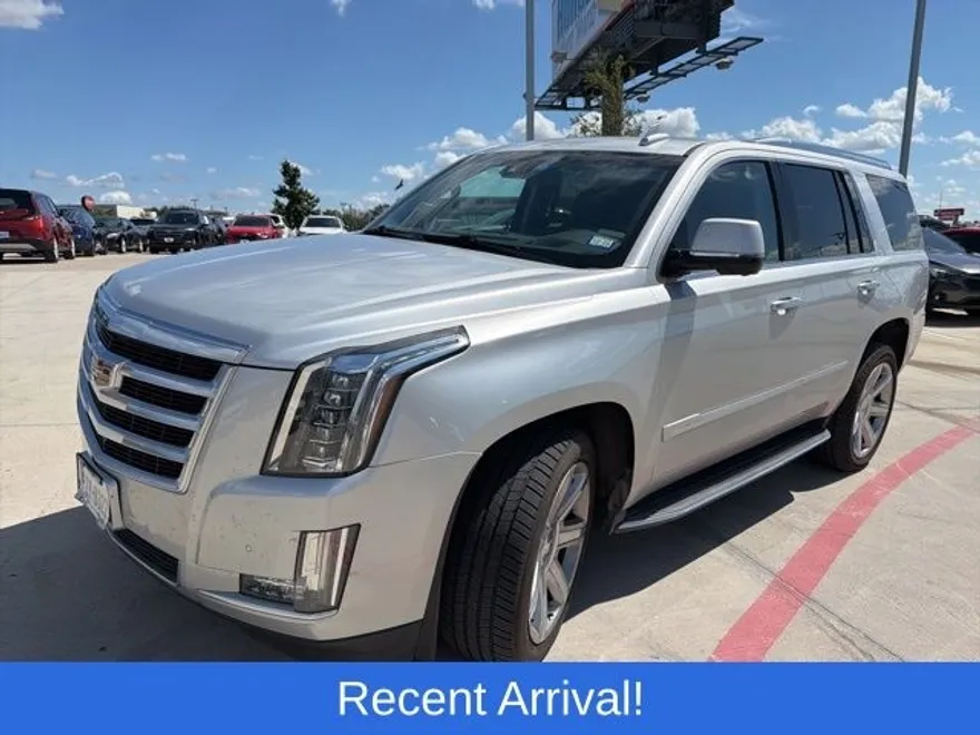 2016 Cadillac Escalade Luxury photo 1