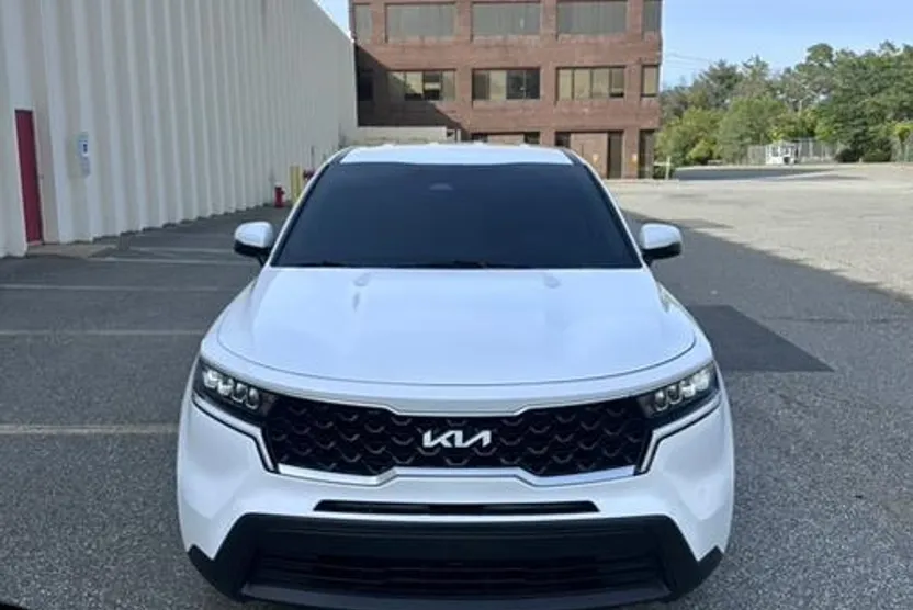 2023 Kia Sorento LX photo 1