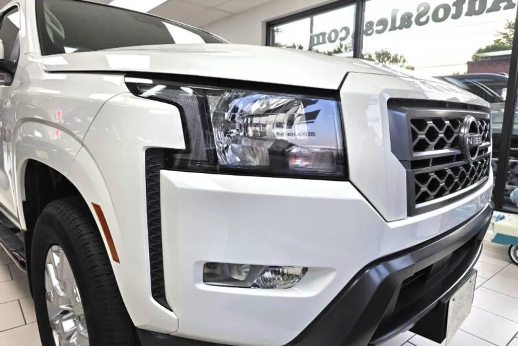 2022 Nissan Frontier SV photo 1