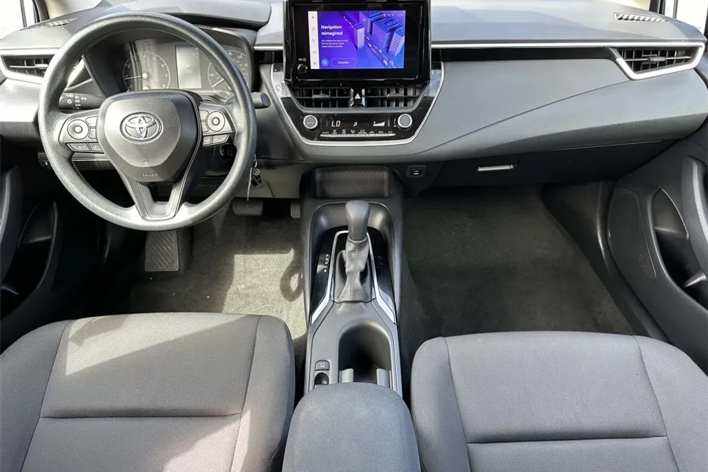 2024 Toyota Corolla LE photo 1