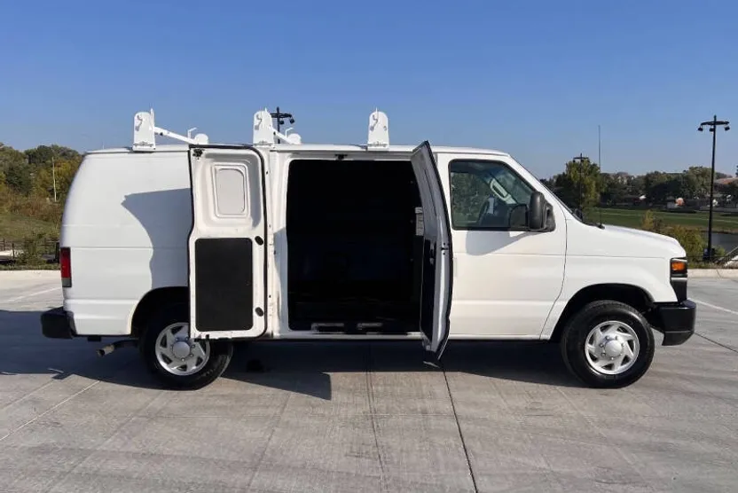2010 Ford E-150 photo 1