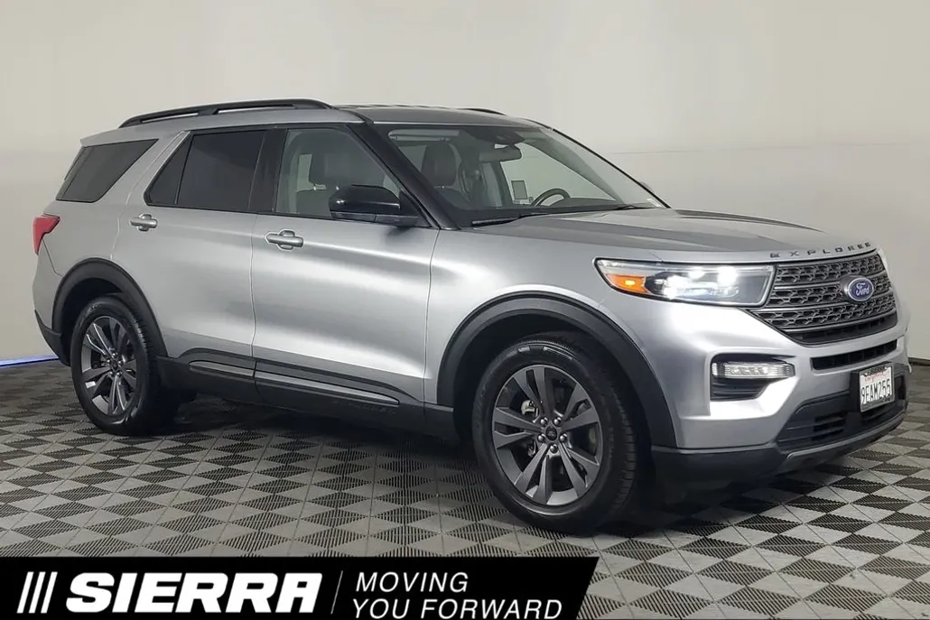 2022 Ford Explorer XLT photo 1