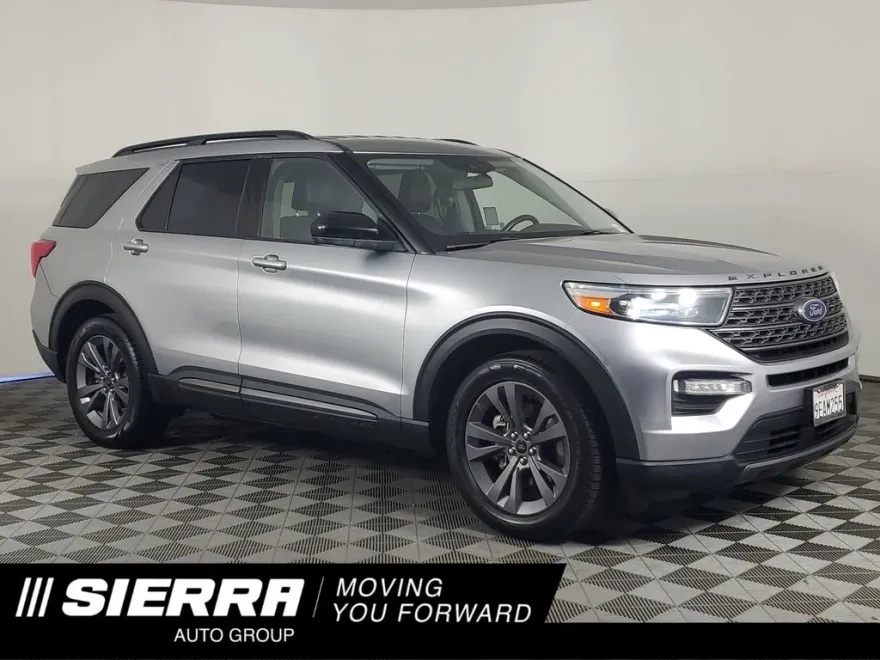 2022 Ford Explorer XLT photo 1