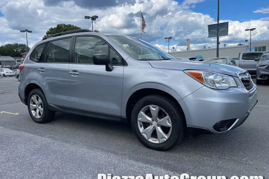 2015 Subaru Forester 2.5i photo 1