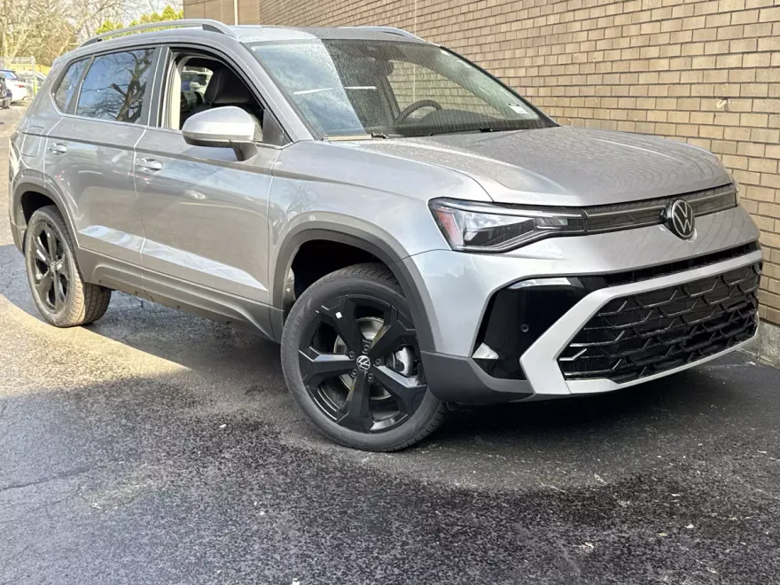 2025 Volkswagen Taos SEL photo 1