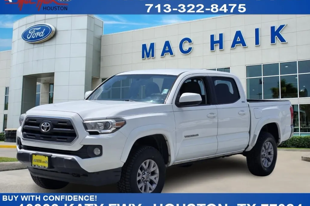 2017 Toyota Tacoma SR5 photo 1