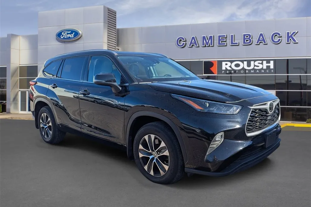 2022 Toyota Highlander XLE photo 1