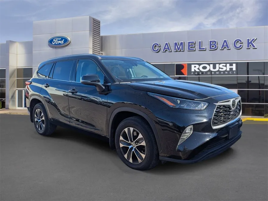 2022 Toyota Highlander XLE photo 1