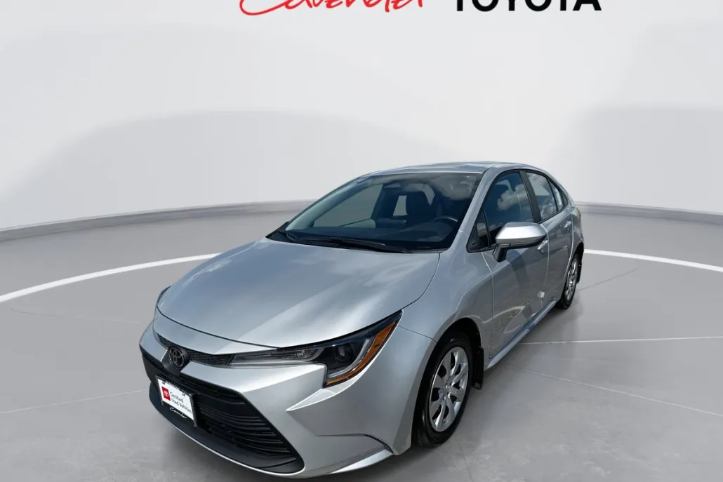 2025 Toyota Corolla LE photo 1