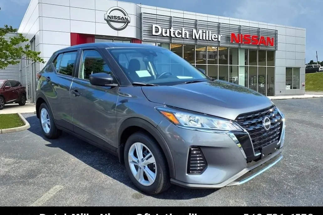 2025 Nissan Kicks Play S photo 1