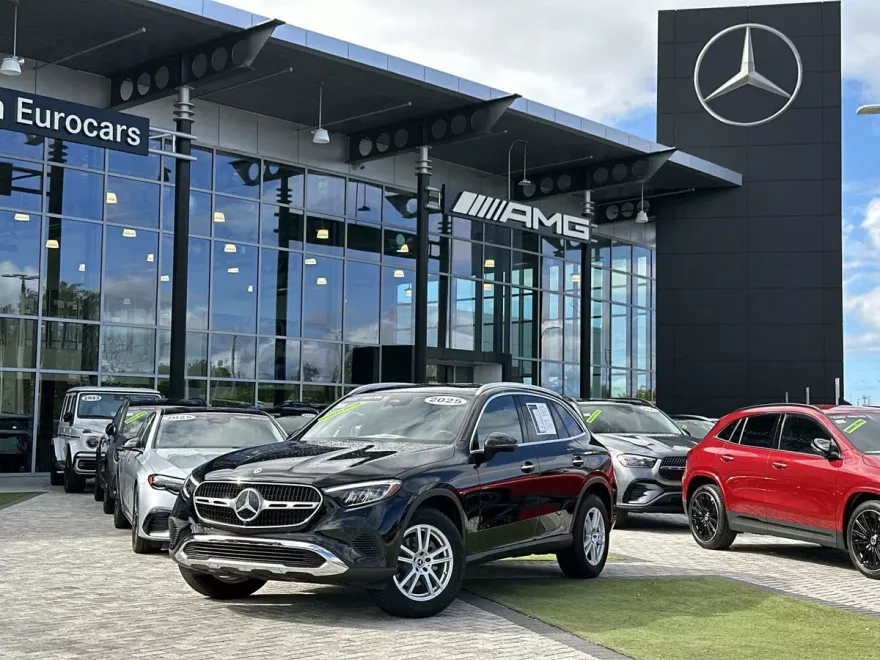 2025 Mercedes Benz GLC 300 photo 1