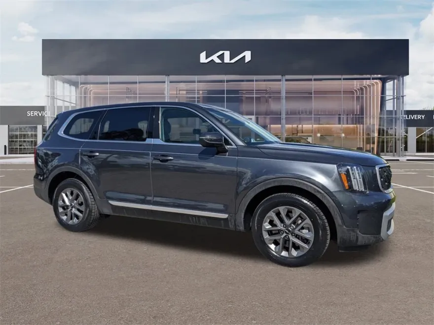 2023 Kia Telluride LX photo 1