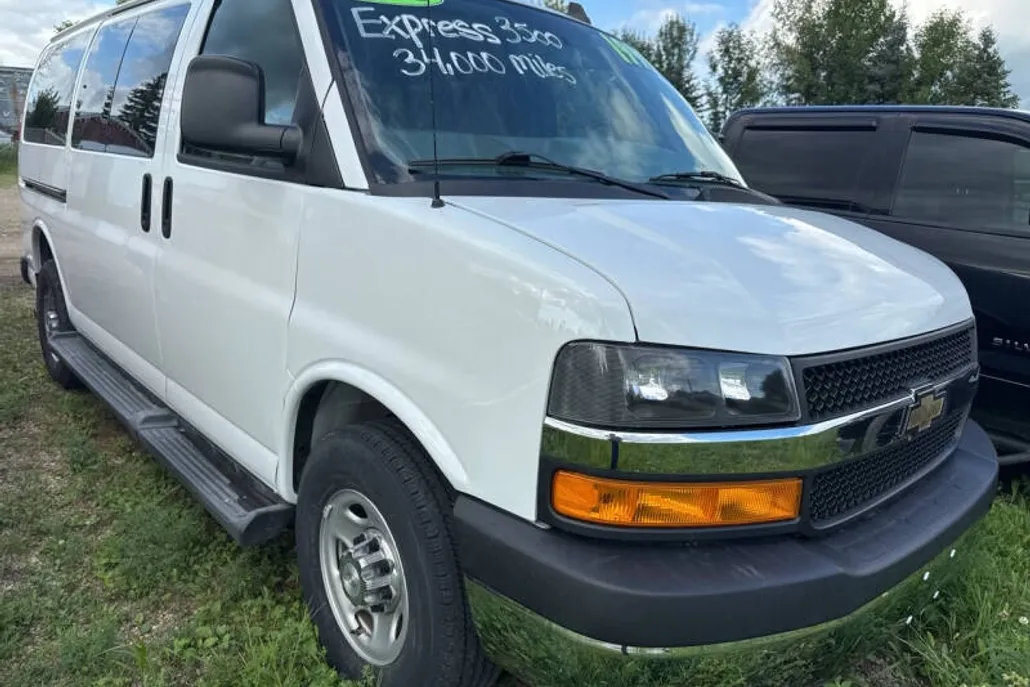 2018 Chevrolet Express LT 3500 photo 1