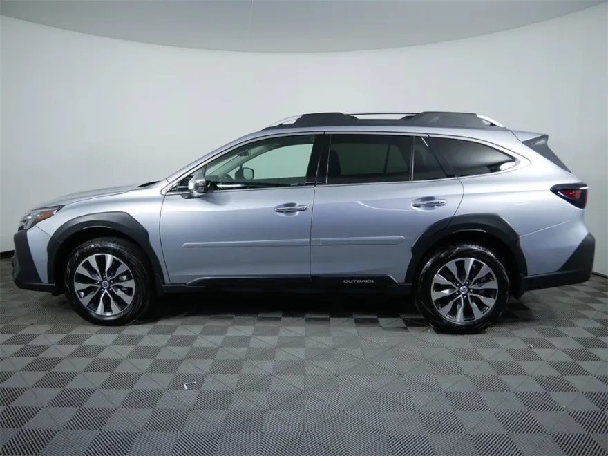 2024 Subaru Outback Touring XT photo 1