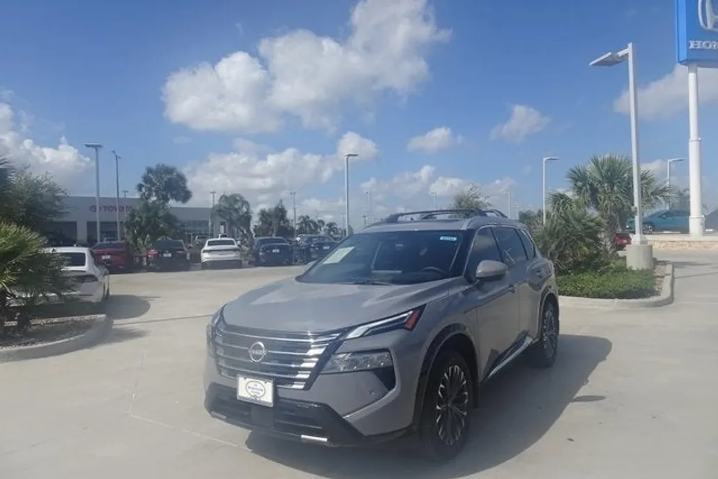 2025 Nissan Rogue Platinum photo 1