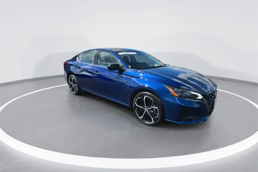 2024 Nissan Altima 2.5 SR photo 1