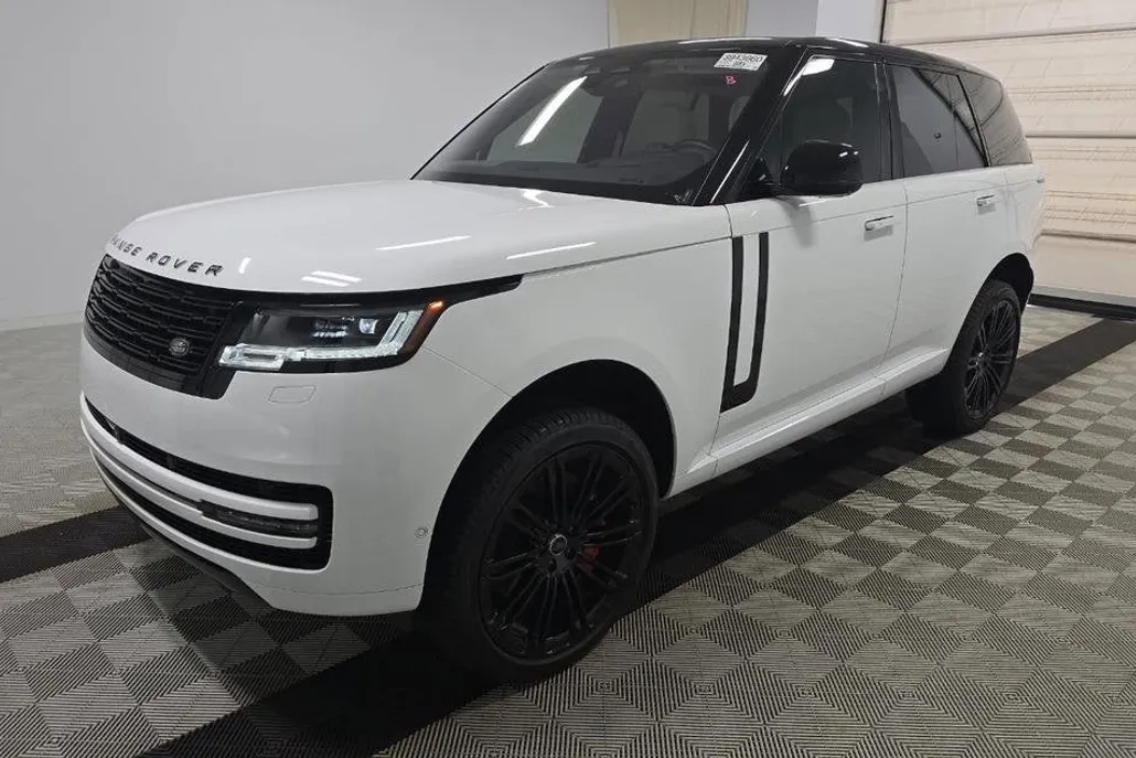 2023 Land Rover Range Rover SE photo 1