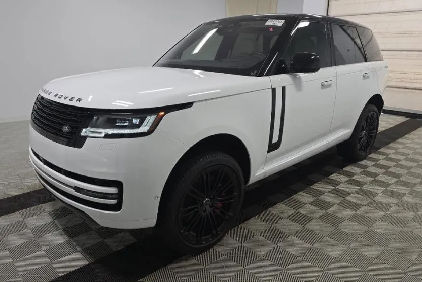 2023 Land Rover Range Rover SE photo 1